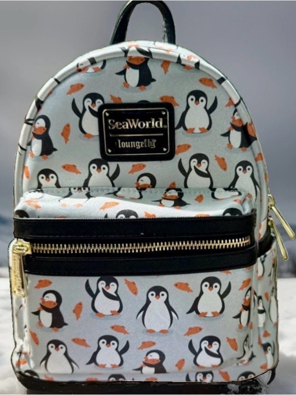 NEW w Tags SeaWorld Loungefly AOP PENGUINS & Fish Silver Backpack LE Exclusive